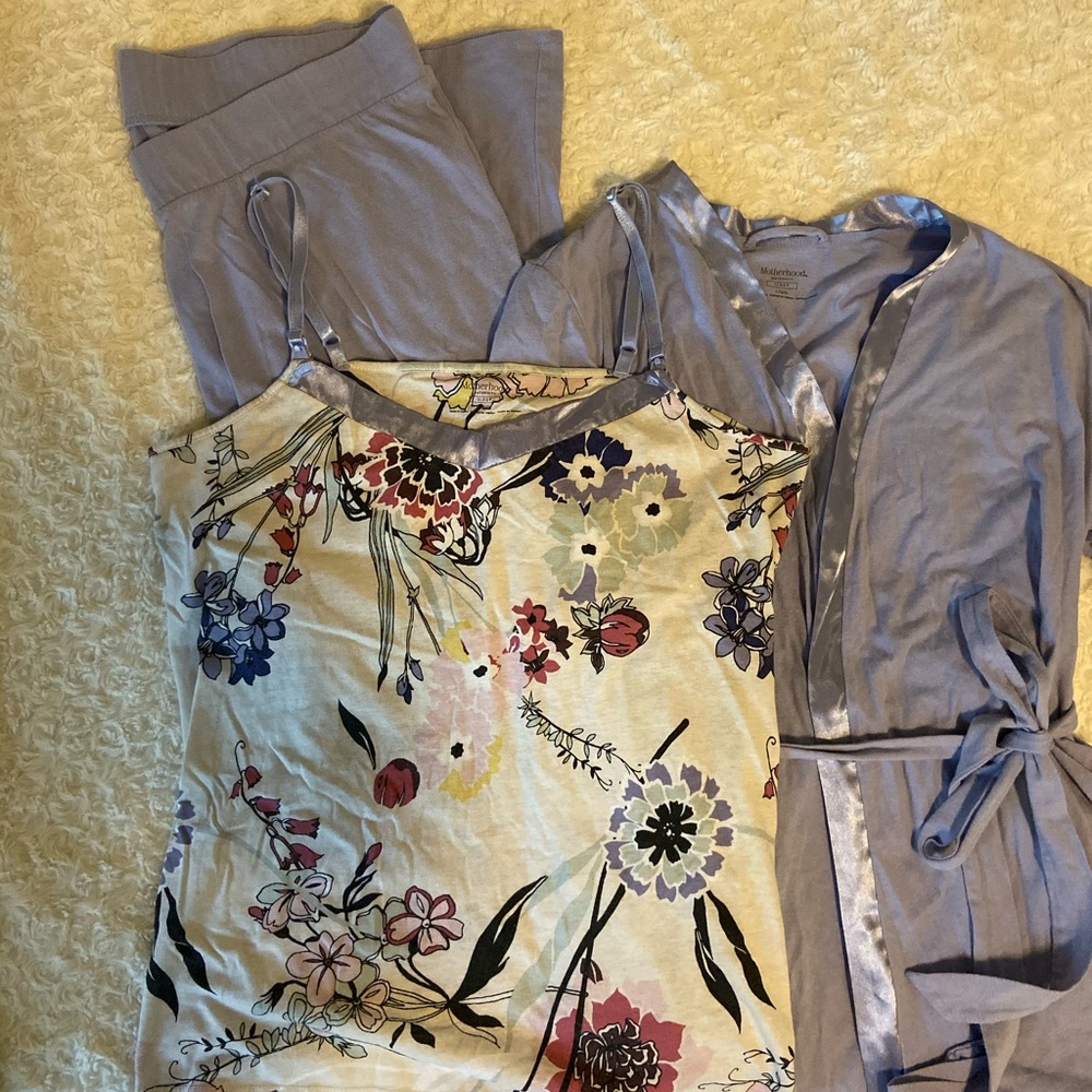 3 piece maternity/nursing pajama set. Size large.